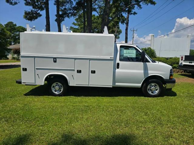 2025 Chevrolet Express Cutaway Work Van
