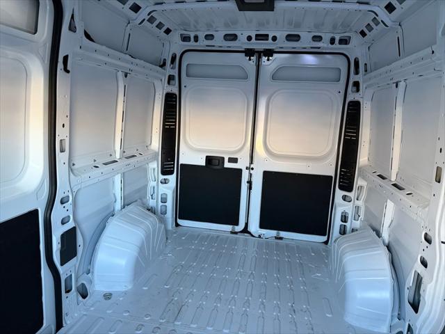 2026 Ram ProMaster Cargo Van SLT