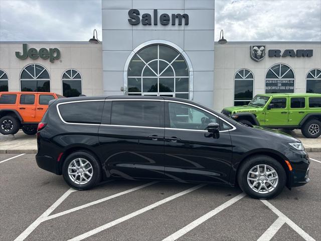 2026 Chrysler Pacifica Select for sale in Salem, OH