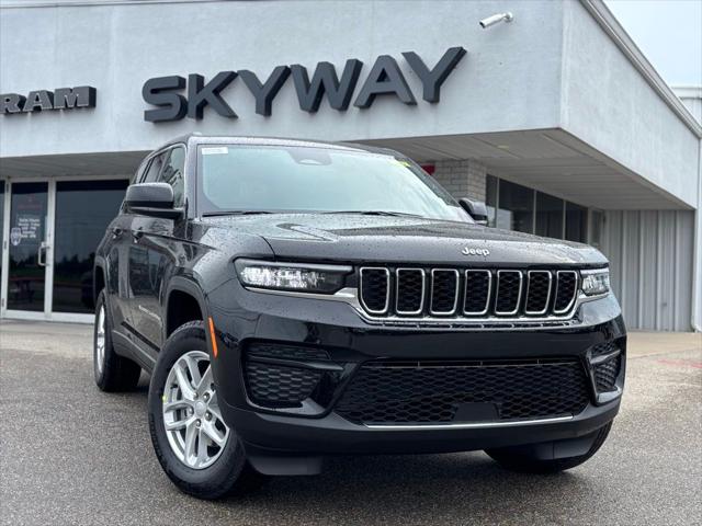 2025 Jeep Grand Cherokee Laredo X 4x4 for sale in Ponca City, OK