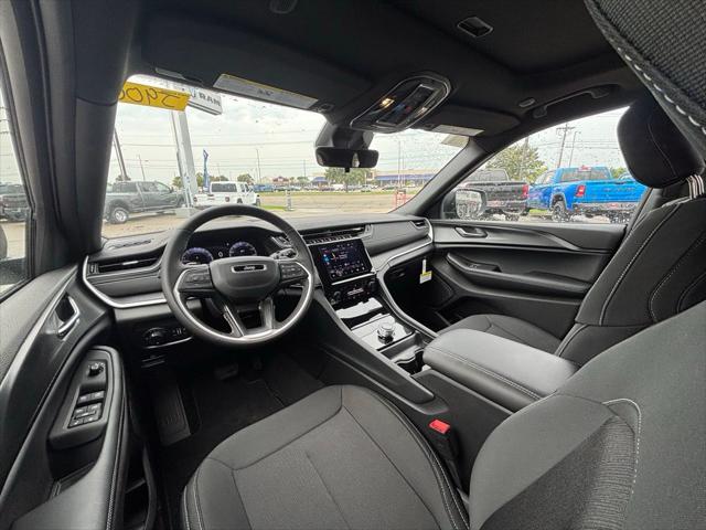 2025 Jeep Grand Cherokee Laredo X 4x4