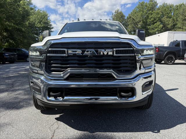 2026 RAM Ram 5500 Chassis Cab RAM 5500 TRADESMAN CHASSIS CREW CAB 4X4 84 CA