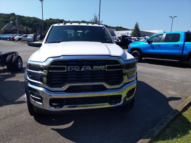 2026 RAM Ram 5500 Chassis Cab RAM 5500 TRADESMAN CHASSIS CREW CAB 4X4 84 CA 2026 RAM Ram 5500 Chassis Cab RAM 5500 TRADESMAN CHASSIS CREW CAB 4X4 84 CA