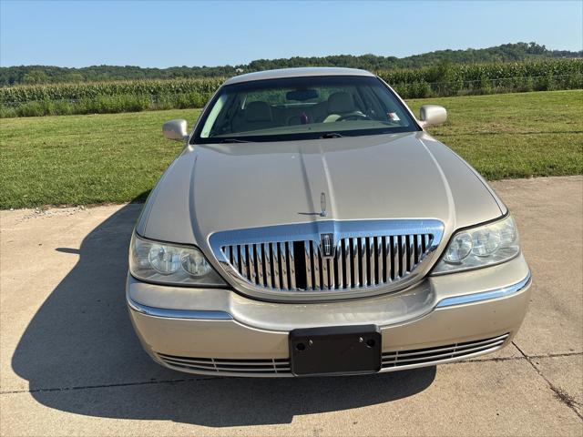 2004 Lincoln Town Car Signature