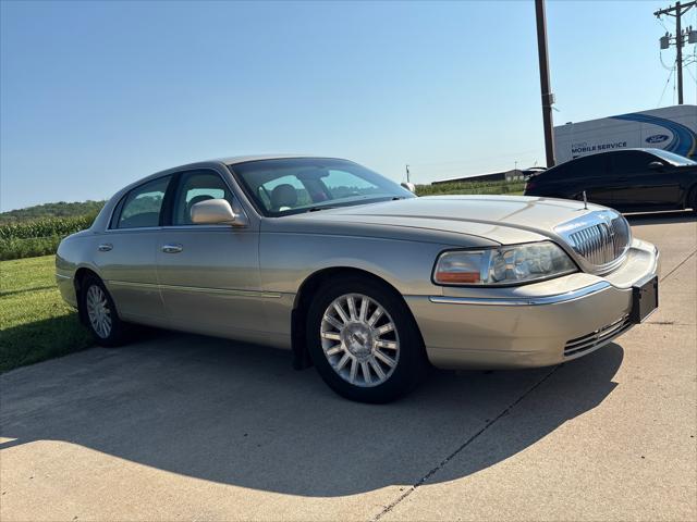 2004 Lincoln Town Car Signature