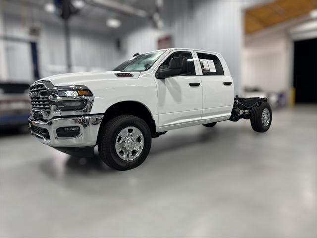 2025 RAM 3500 Tradesman Crew Cab 4x4 8 Box