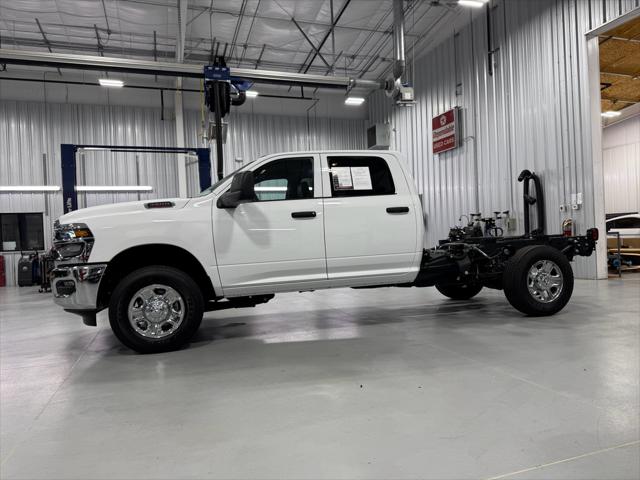 2025 RAM 3500 Tradesman Crew Cab 4x4 8 Box