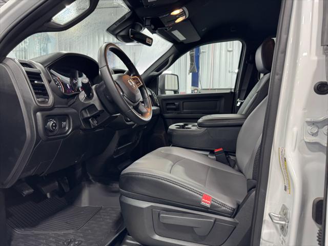 2025 RAM 3500 Tradesman Crew Cab 4x4 8 Box