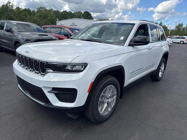 2025 Jeep Grand Cherokee GRAND CHEROKEE LAREDO X 4X4