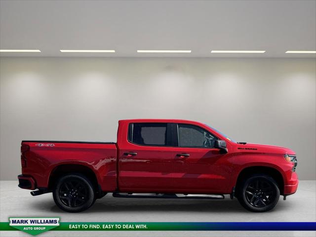 2022 Chevrolet Silverado 1500 4WD Crew Cab Short Bed Custom