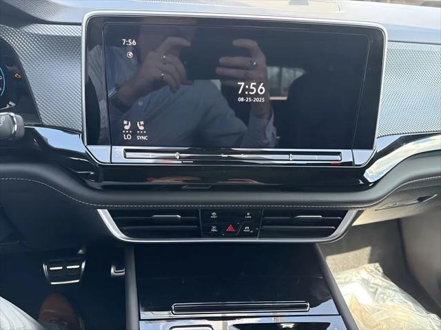 2026 Volkswagen Atlas Cross Sport SEL R-Line Black
