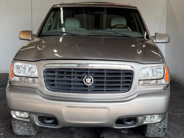 2000 Cadillac Escalade Standard