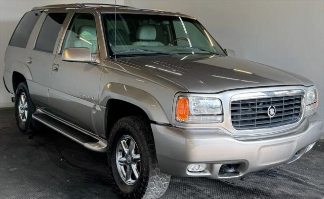 2000 Cadillac Escalade Standard