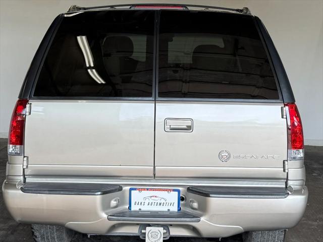 2000 Cadillac Escalade Standard