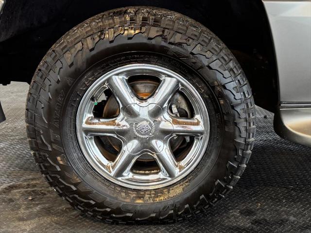 2000 Cadillac Escalade Standard