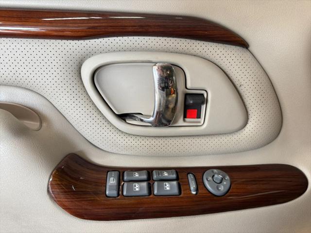 2000 Cadillac Escalade Standard