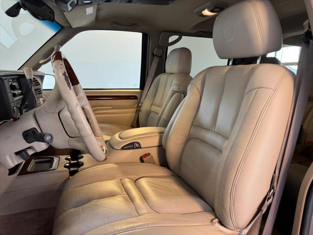 2000 Cadillac Escalade Standard