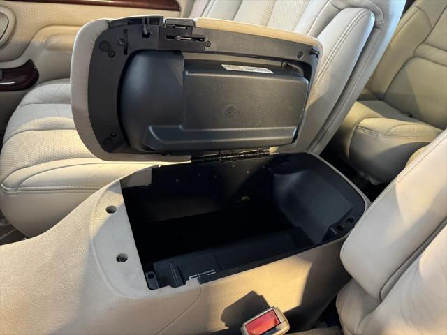 2000 Cadillac Escalade Standard