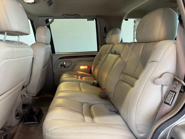 2000 Cadillac Escalade Standard