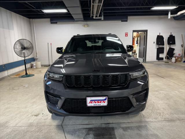 2023 Jeep Grand Cherokee Altitude 4x4 2023 Jeep Grand Cherokee Altitude 4x4