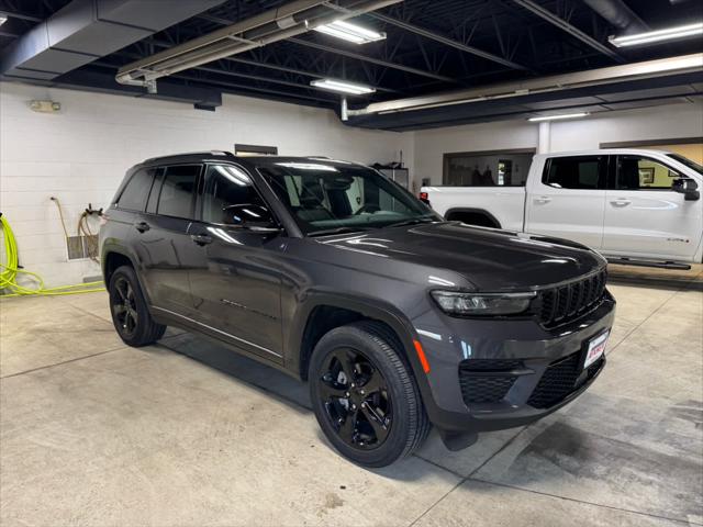 2023 Jeep Grand Cherokee Altitude 4x4 2023 Jeep Grand Cherokee Altitude 4x4