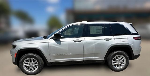 2025 Jeep Grand Cherokee GRAND CHEROKEE LAREDO X 4X4