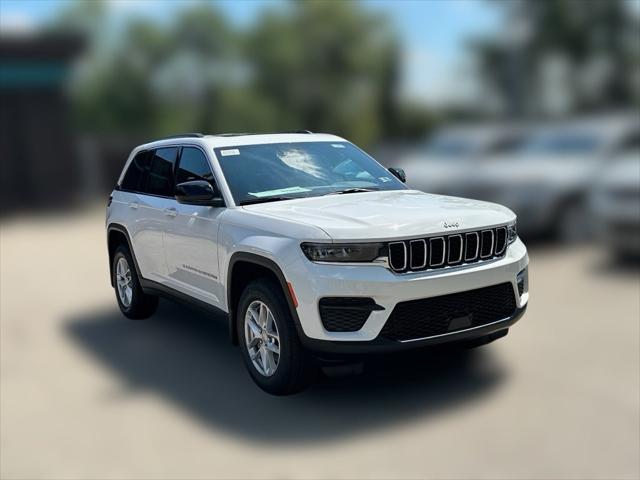2025 Jeep Grand Cherokee GRAND CHEROKEE LAREDO X 4X4