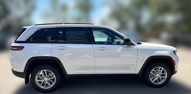 2025 Jeep Grand Cherokee GRAND CHEROKEE LAREDO X 4X4