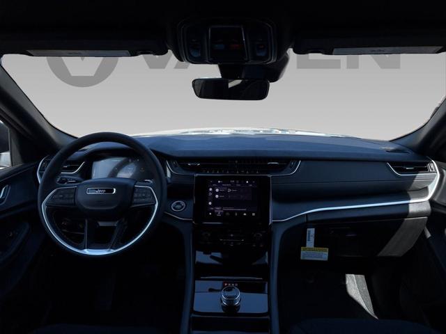 2025 Jeep Grand Cherokee GRAND CHEROKEE LAREDO 4X4