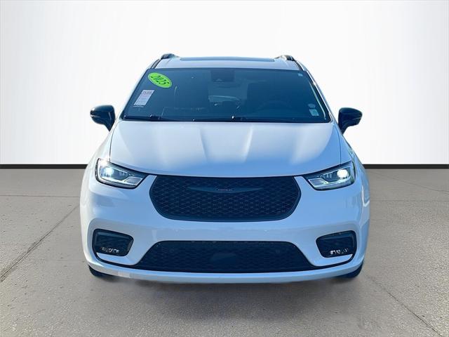 2025 Chrysler Pacifica Hybrid Premiuim S Appearance Package