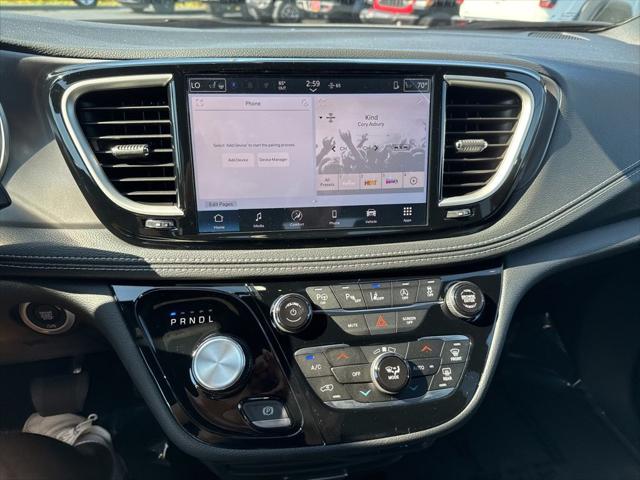 2025 Chrysler Pacifica Select