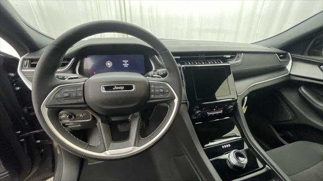 2025 Jeep Grand Cherokee GRAND CHEROKEE LAREDO 4X4