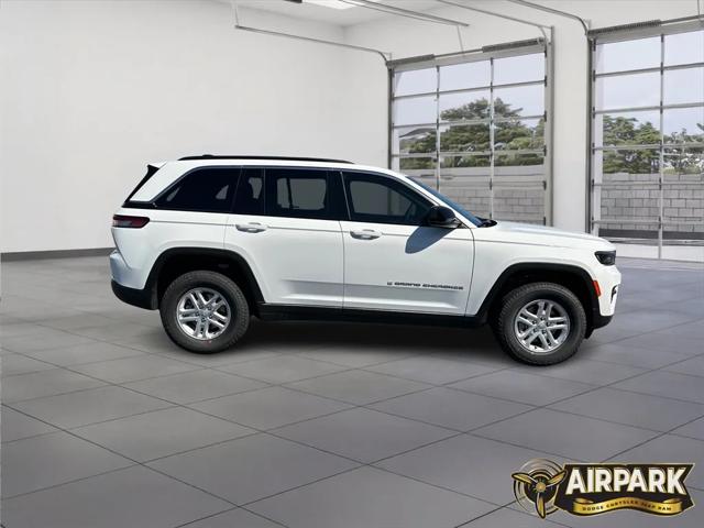 2025 Jeep Grand Cherokee GRAND CHEROKEE LAREDO 4X4 2025 Jeep Grand Cherokee GRAND CHEROKEE LAREDO 4X4