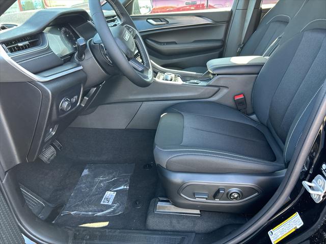 2025 Jeep Grand Cherokee GRAND CHEROKEE LAREDO 4X4 2025 Jeep Grand Cherokee GRAND CHEROKEE LAREDO 4X4