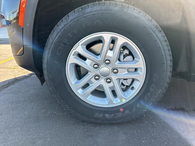 2025 Jeep Grand Cherokee GRAND CHEROKEE LAREDO 4X4 2025 Jeep Grand Cherokee GRAND CHEROKEE LAREDO 4X4