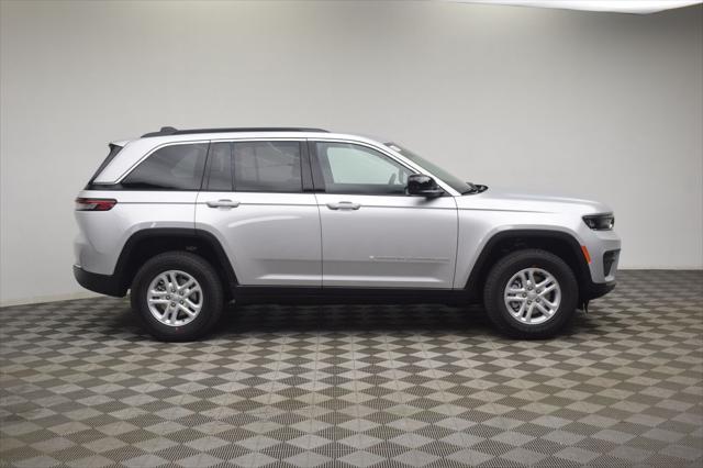 2025 Jeep Grand Cherokee GRAND CHEROKEE LAREDO 4X4
