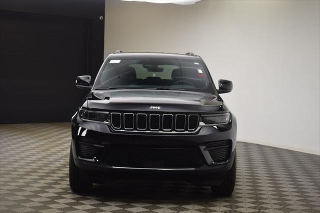 2025 Jeep Grand Cherokee GRAND CHEROKEE LAREDO 4X4