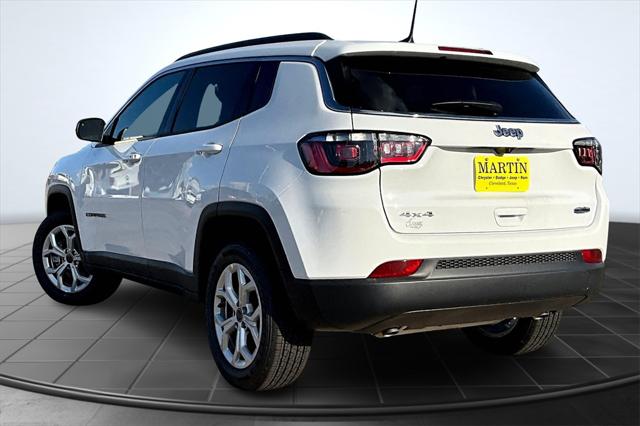 2025 Jeep Compass COMPASS LATITUDE 4X4