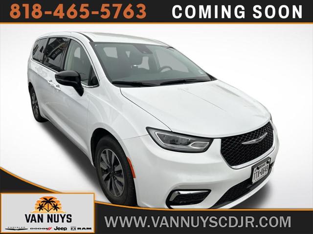 2024 Chrysler Pacifica Hybrid Select