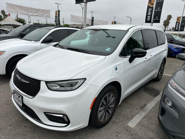 2024 Chrysler Pacifica Hybrid Select