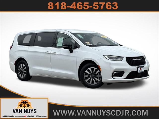 2024 Chrysler Pacifica Hybrid Select
