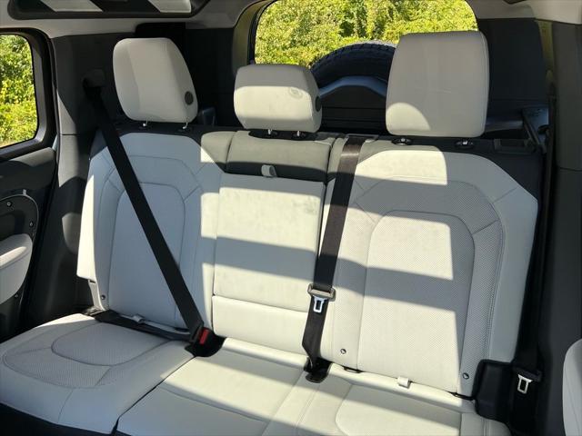 2025 Land Rover Defender 110 P300