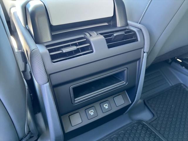 2025 Land Rover Defender 110 P300