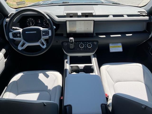 2025 Land Rover Defender 110 P300
