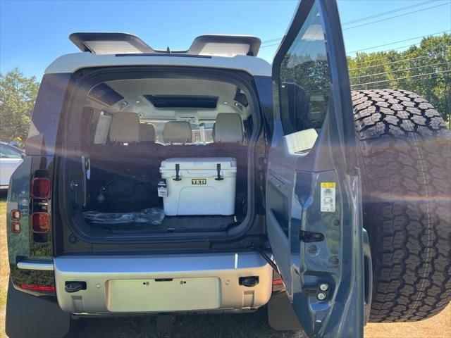 2025 Land Rover Defender 110 P300