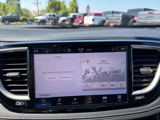 2025 Chrysler Pacifica Select