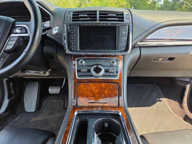 2017 Lincoln Continental Select