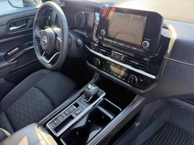 2022 Nissan Pathfinder SV 2WD 2022 Nissan Pathfinder SV 2WD