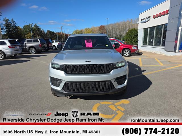 2023 Jeep Grand Cherokee Altitude 4x4 2023 Jeep Grand Cherokee Altitude 4x4