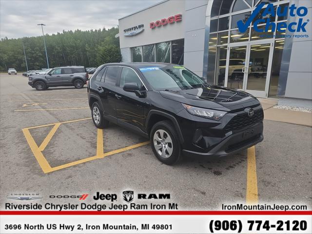 2022 Toyota RAV4 LE 2022 Toyota RAV4 LE